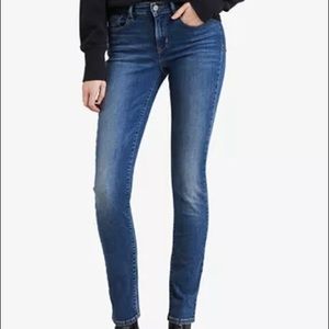 Levi’s Mid Rise Skinny Jean - Size 29